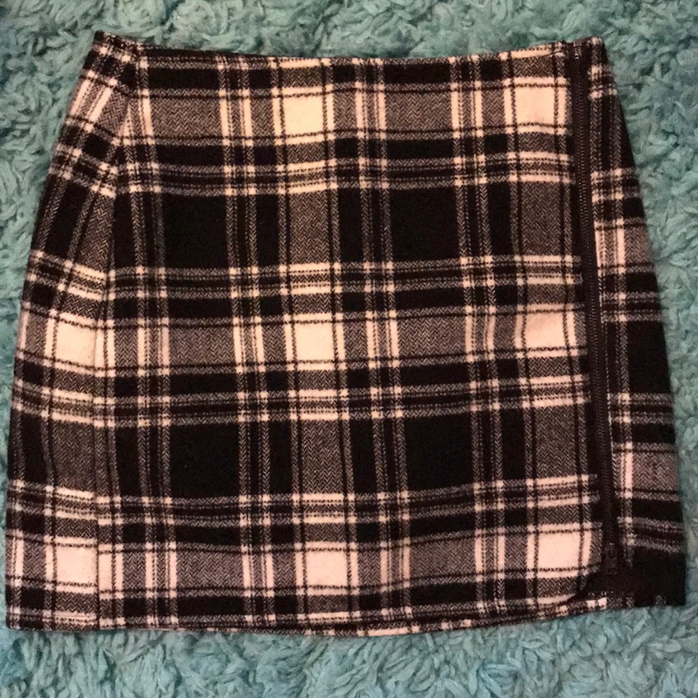 Plaid zip up skirt